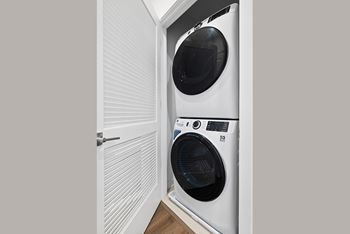 Full-sized washer/dryers - Stonehill at West Orange